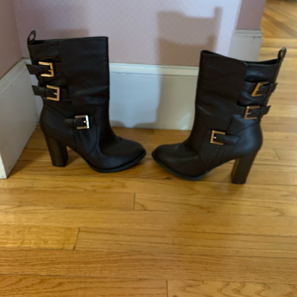 Brand new boots size 9 US